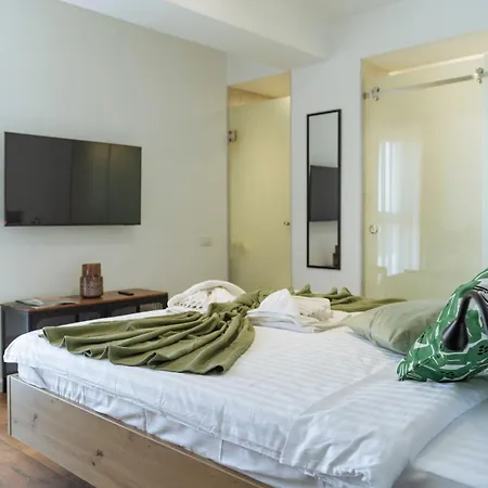 24 Penthouse - New Building & Parking Apartment *