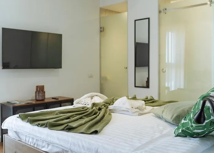 24 Penthouse - New Building & Parking Apartment *